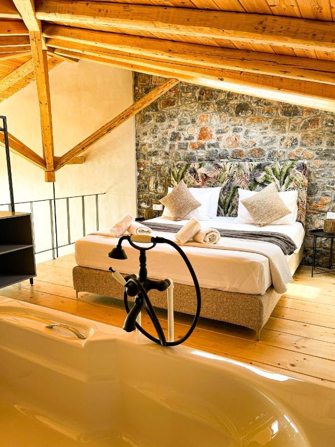Modern Stone Villas With Swimming Pool Alivéri Kültér fotó