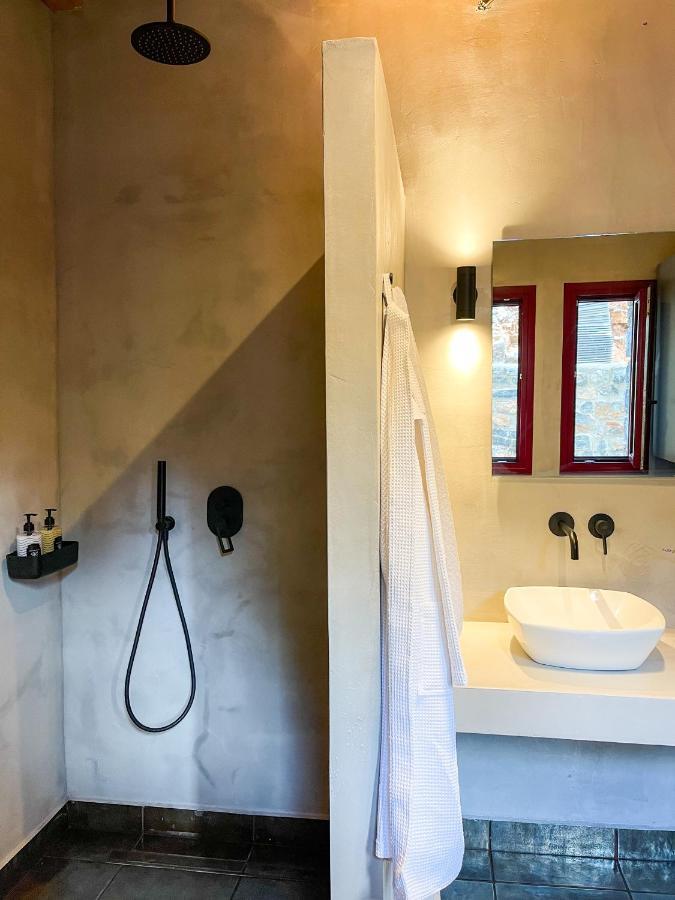 Modern Stone Villas With Swimming Pool Alivéri Kültér fotó